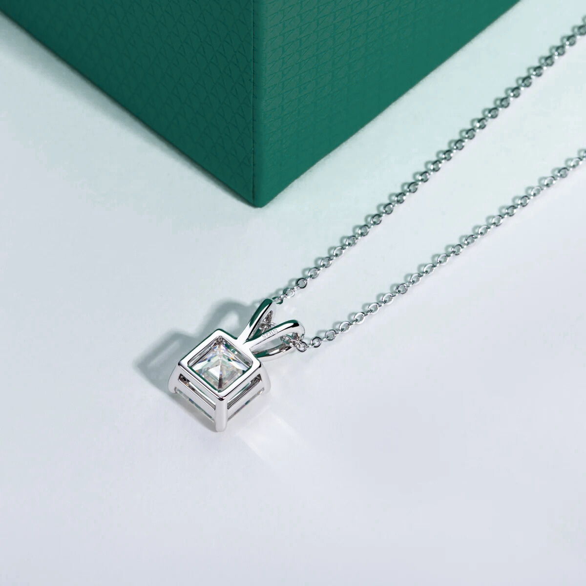 Colar Asscher Moissanite