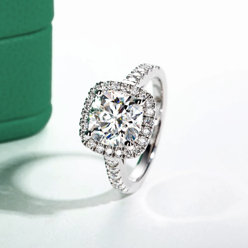 Anel Bianca Halo Moissanite