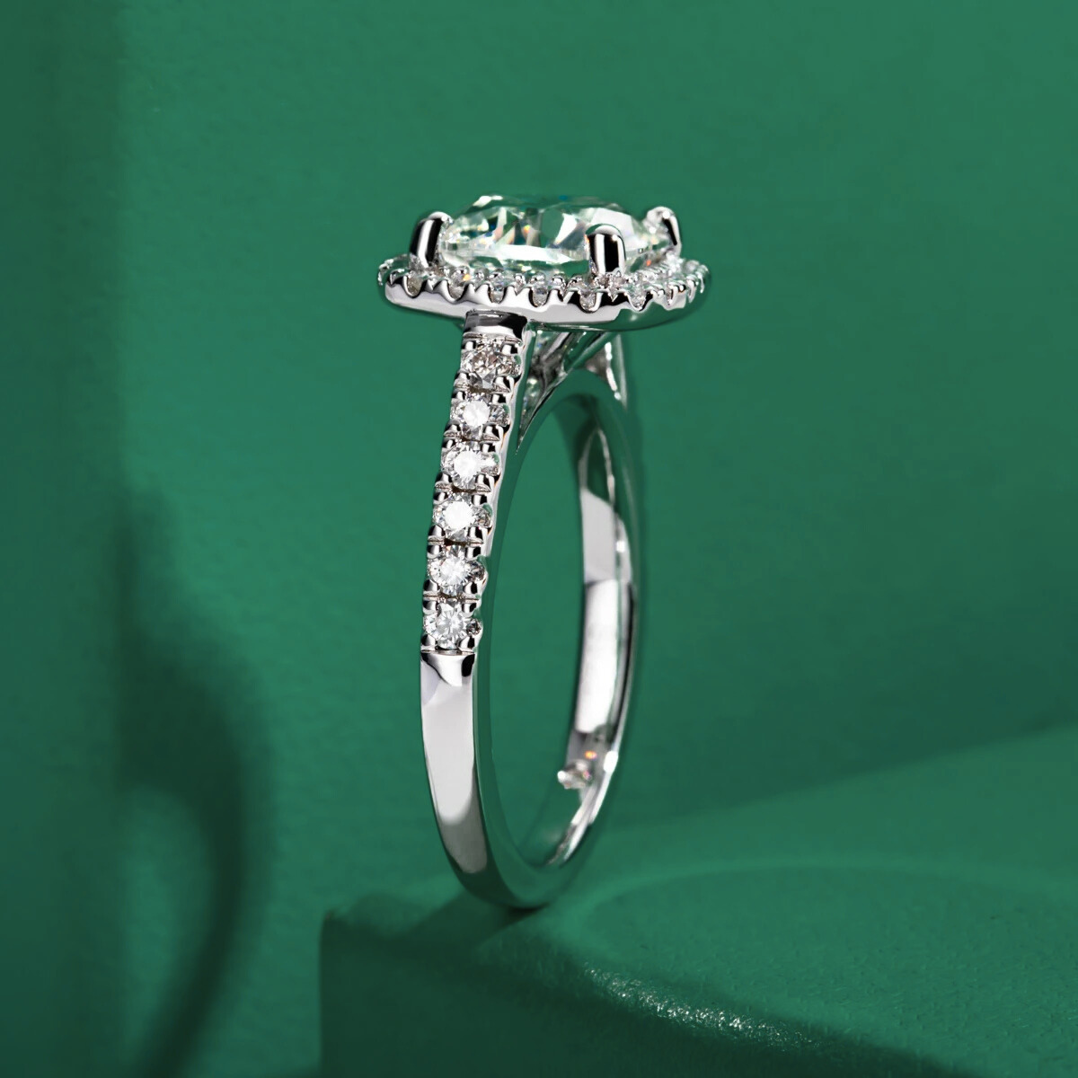 Anel Bianca Halo Moissanite