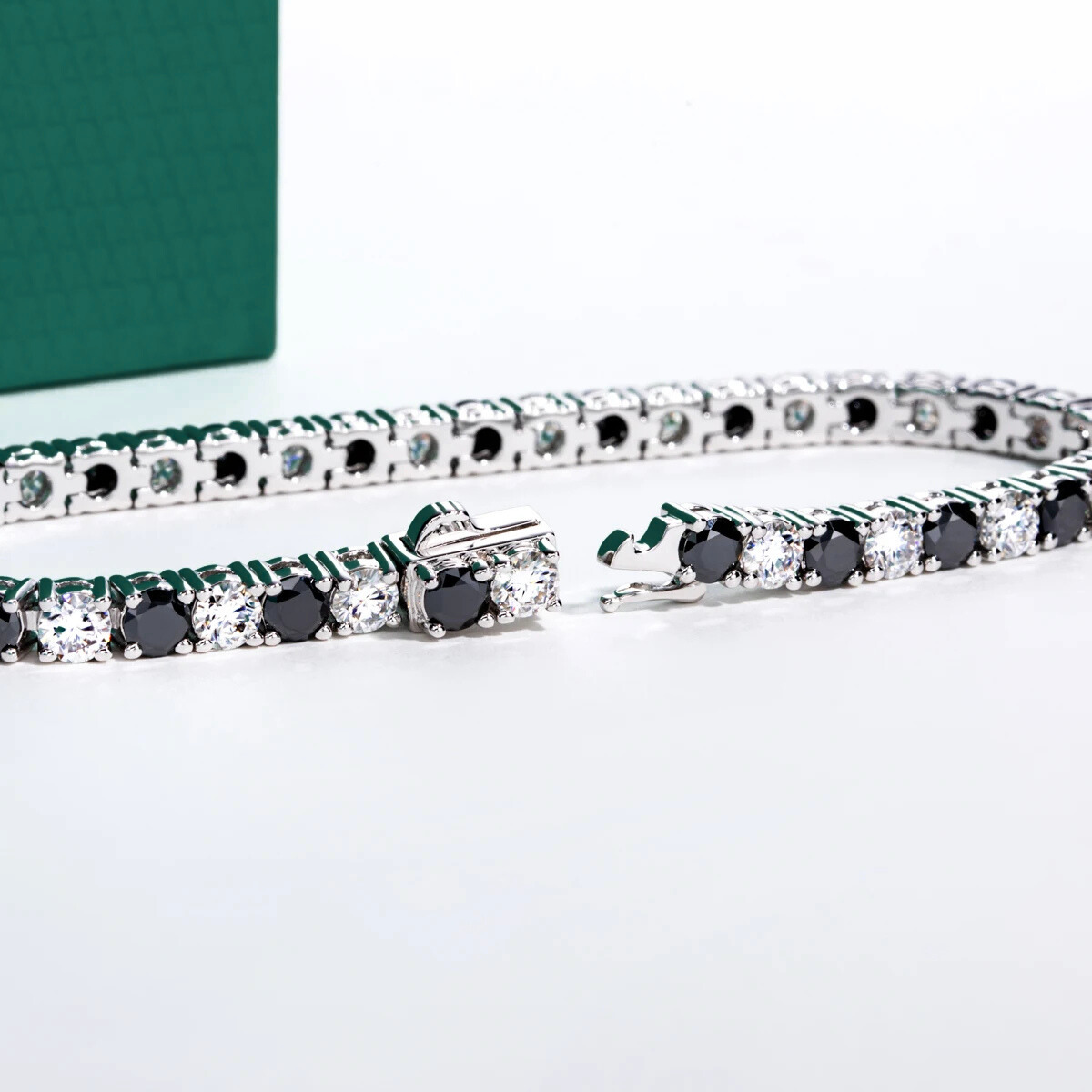 Pulseira Riviera Black & White Moissanite