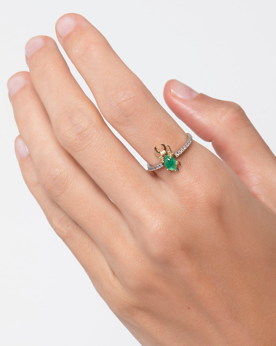 Anel Besouro em Ouro 18K com Esmeralda e Diamantes