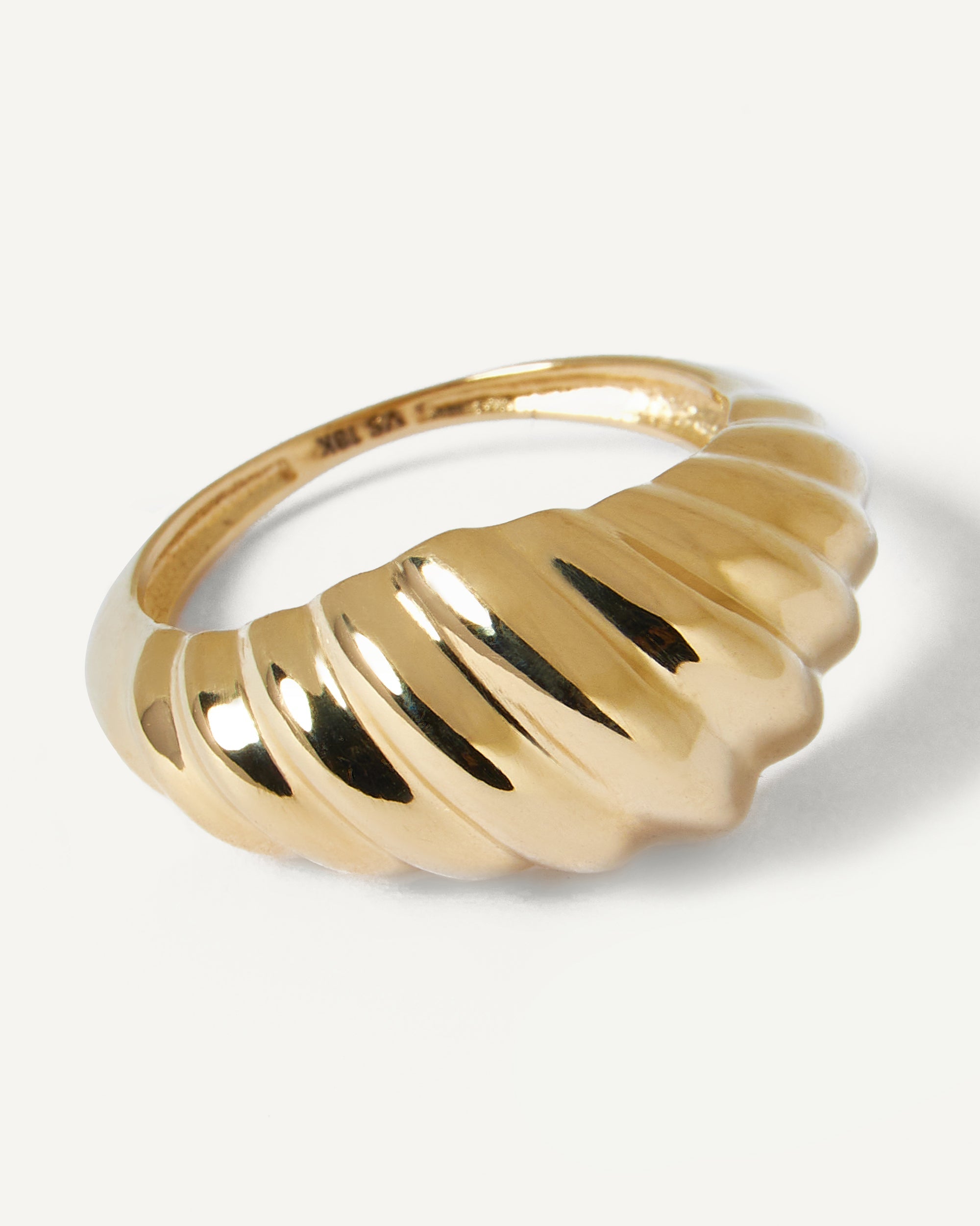 Anel de Dedinho Liso em Ouro 18K Domo