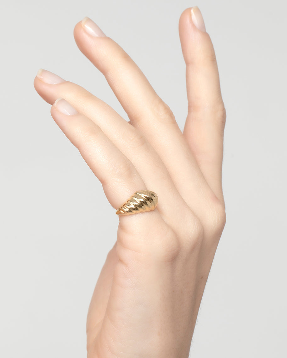 Anel de Dedinho Liso em Ouro 18K Domo