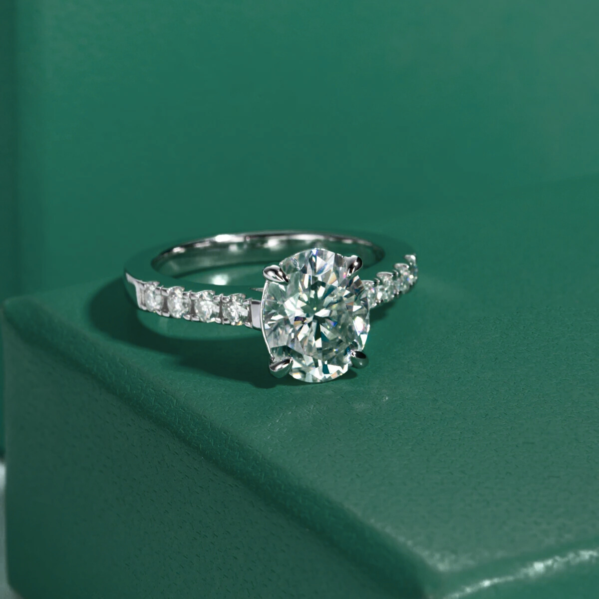 Anel Lucienne Oval Moissanite