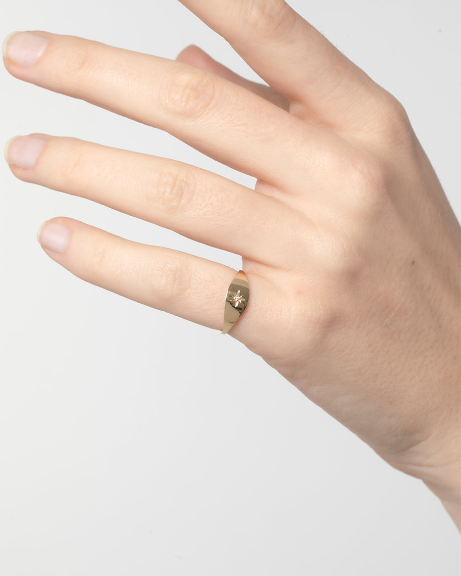 Anel de Dedinho Drop com Pedra de Brilhante em Ouro 18K