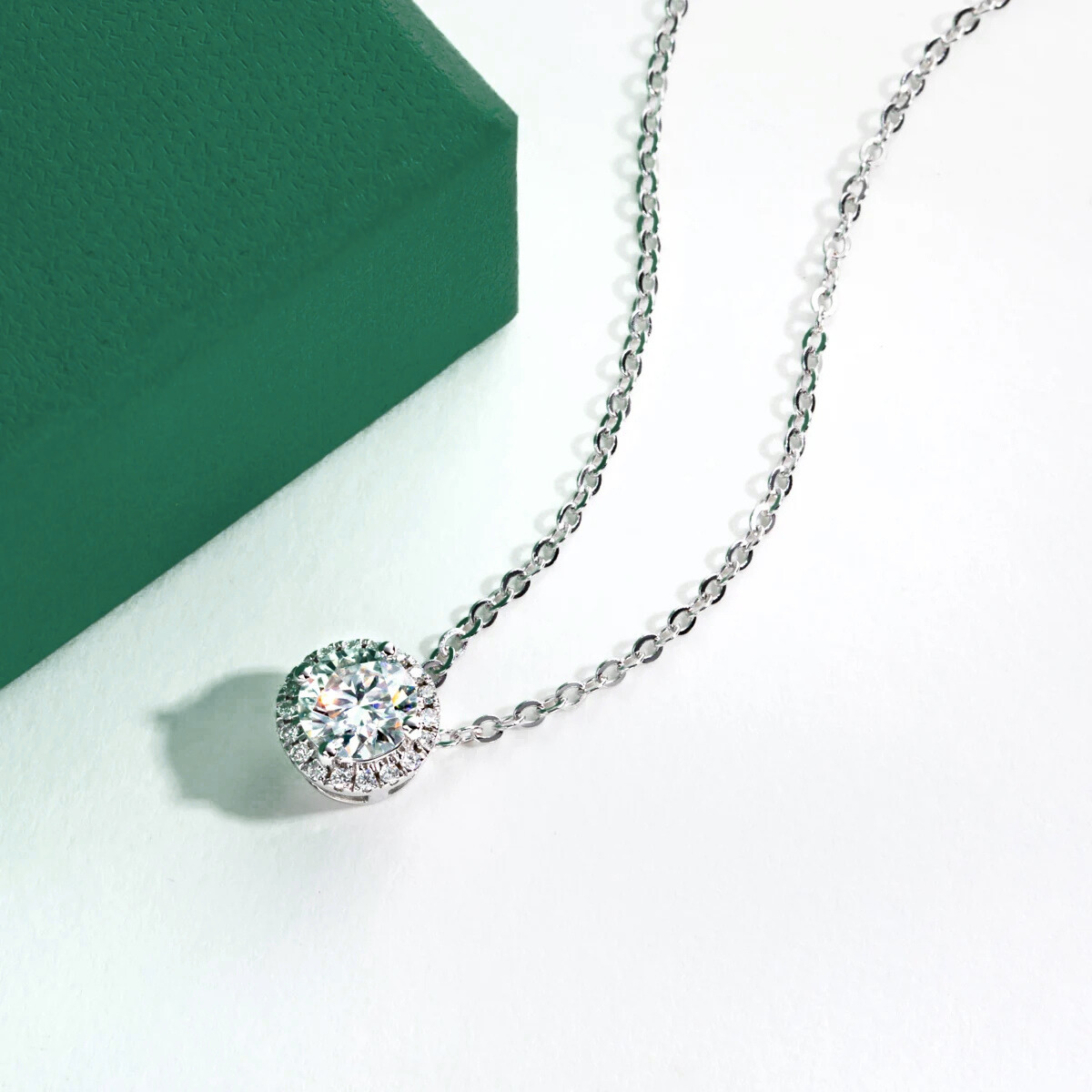 Colar Round Moissanite