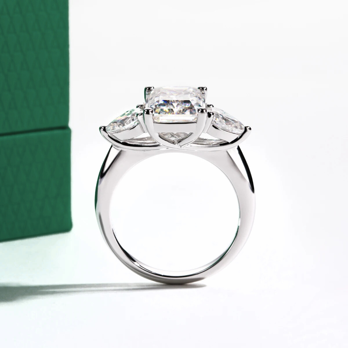 Anel Esmeralda & Pera Moissanite