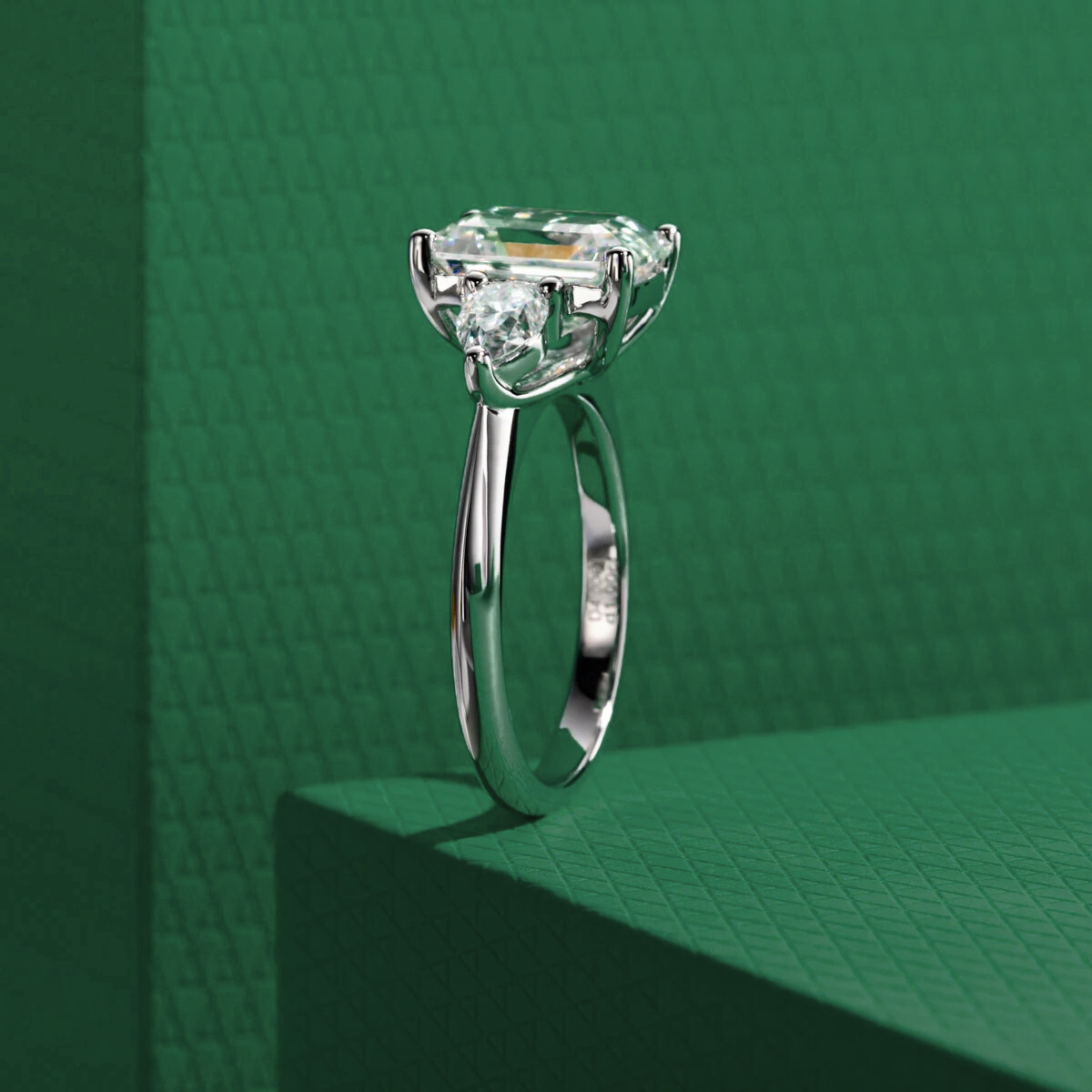 Anel Esmeralda & Pera Moissanite