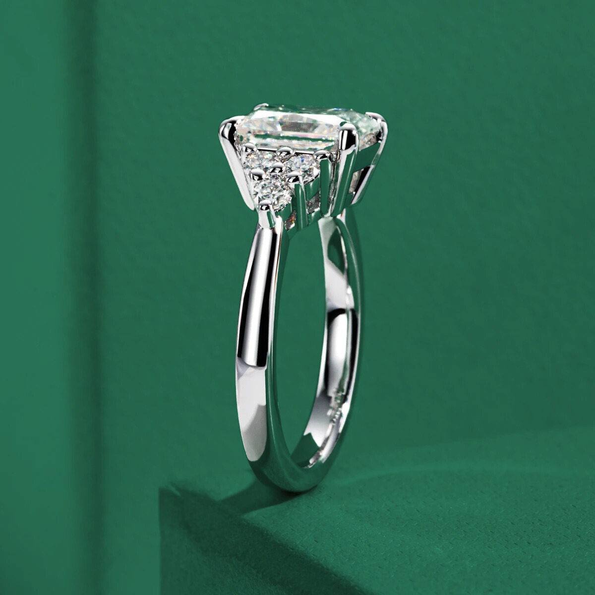 Anel Luxury Radiante Moissanite