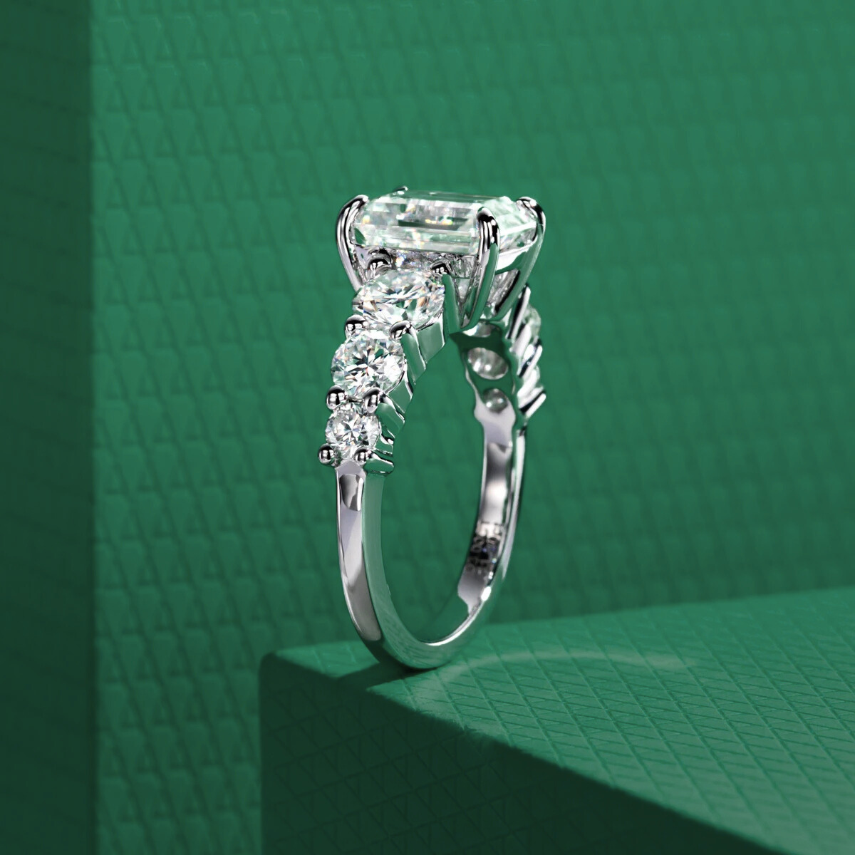 Anel Amara Esmeralda Moissanite