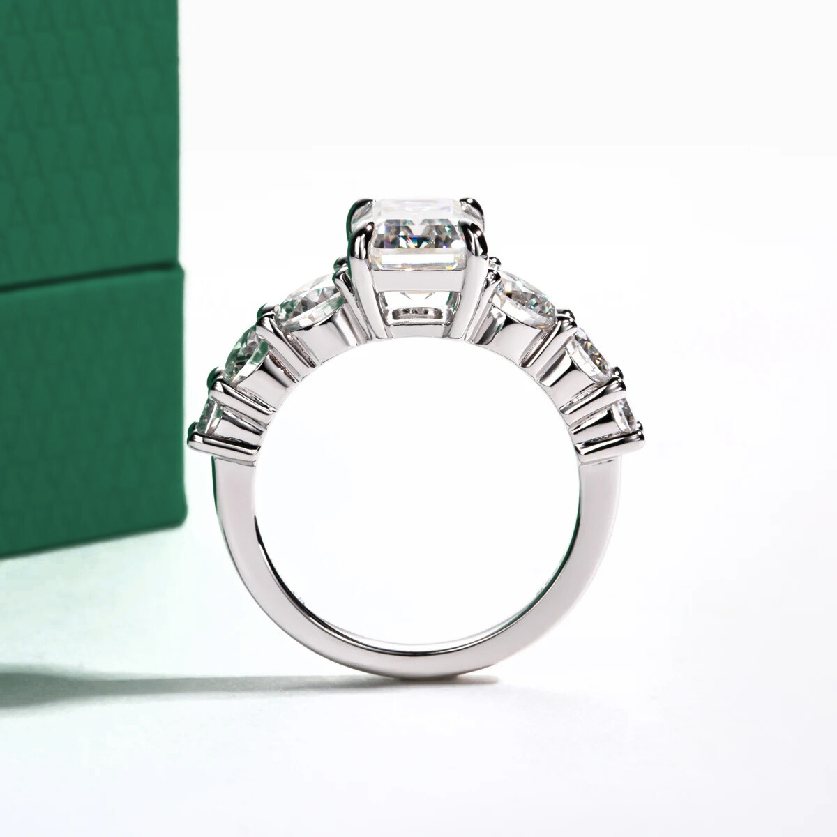 Anel Amara Esmeralda Moissanite