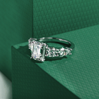 Anel Amara Esmeralda Moissanite