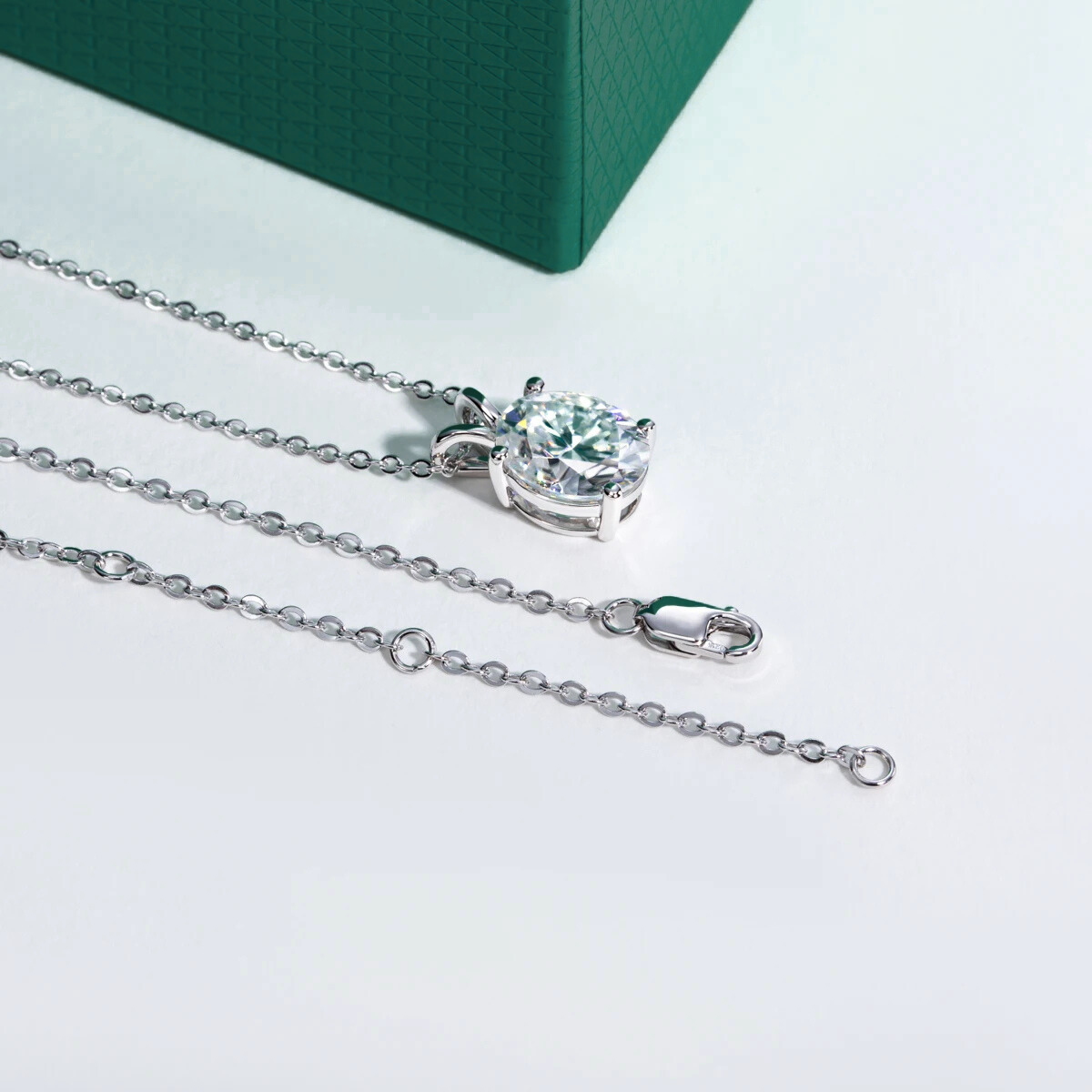 Colar Oval Moissanite