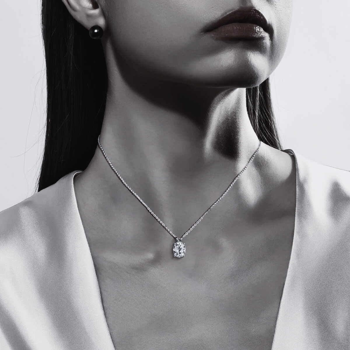 Colar Oval Moissanite