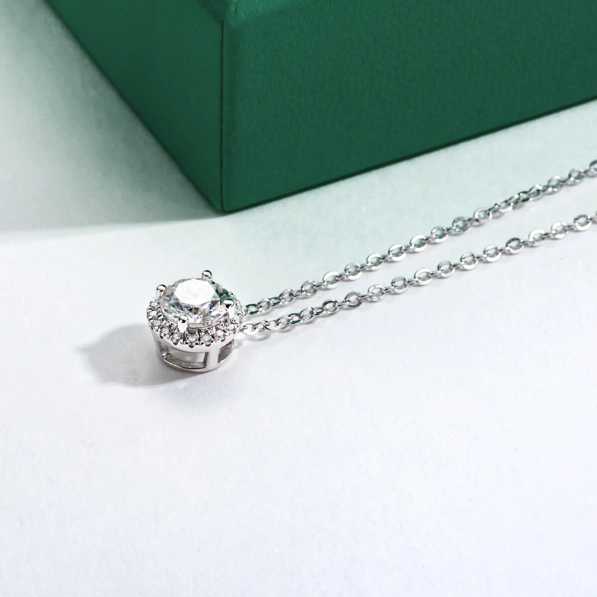 Colar Round Moissanite