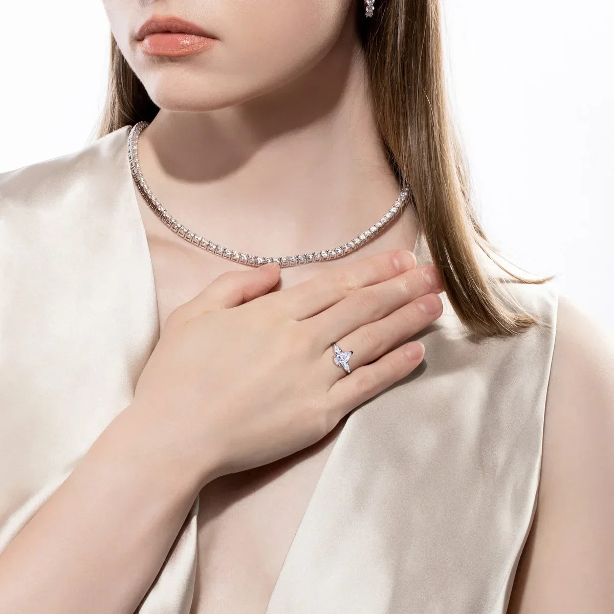 Anel Trilogy Pear Moissanite