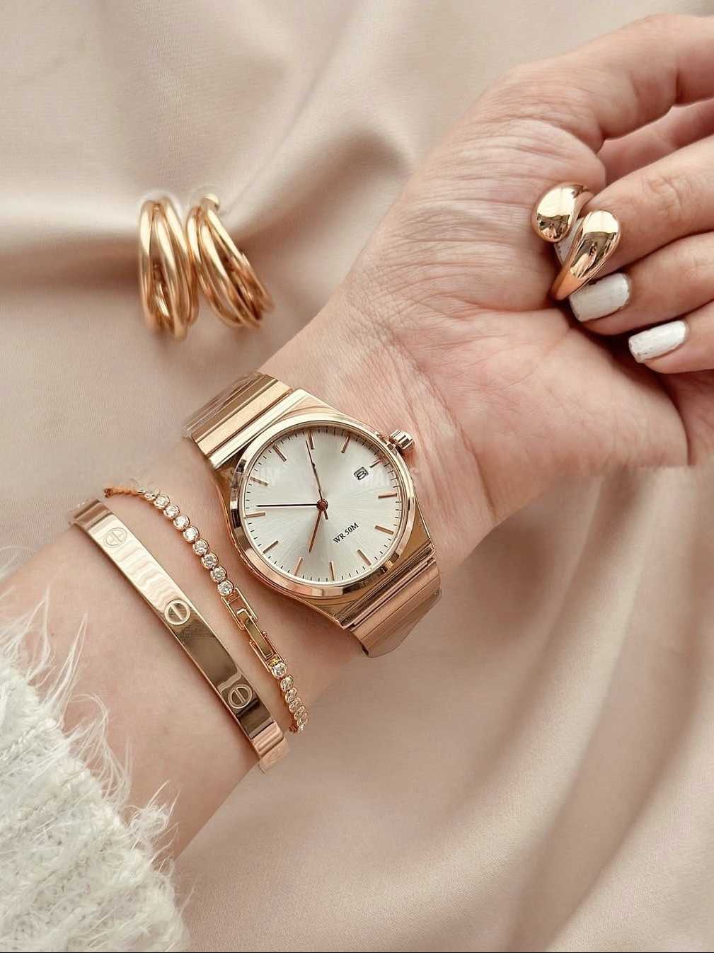 Conjunto Relógio feminino com Bracelete Cartier, Pulseira, Anel e Brinco Bella Viena