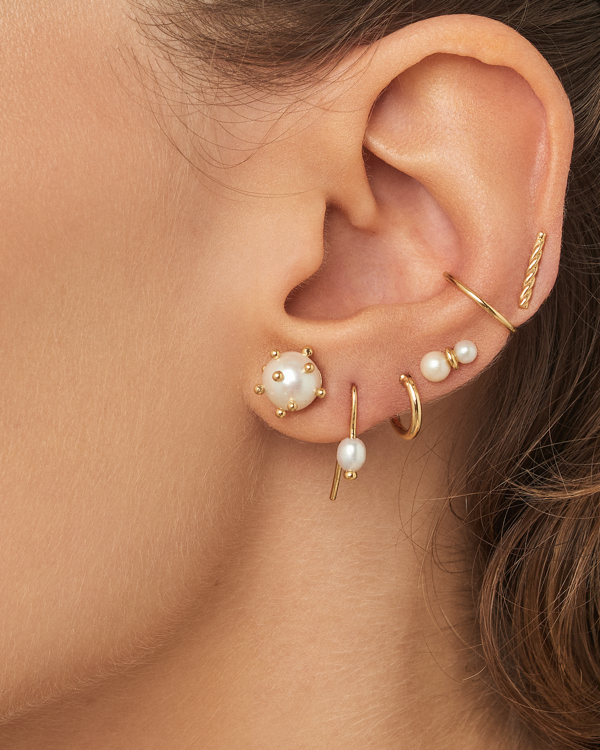 Brinco Loop Pérola em Ouro 18K