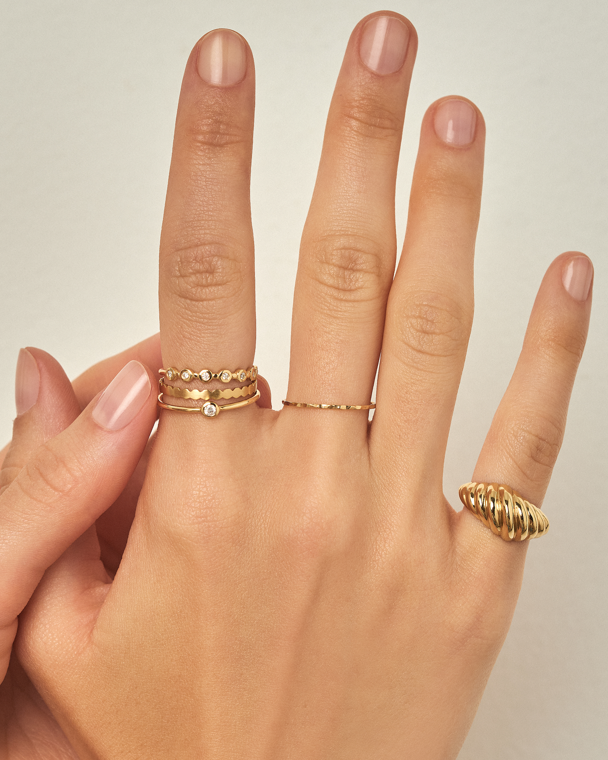 Anel de Dedinho Liso em Ouro 18K Domo